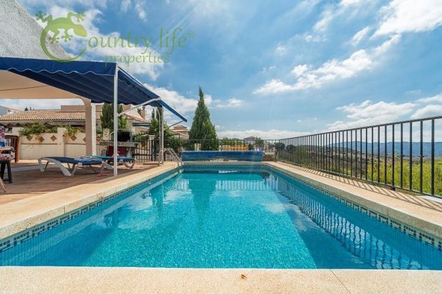 Foto 2 de Casa en venda a urbanización Loma de Sabato de 2 habitacions amb terrassa i piscina