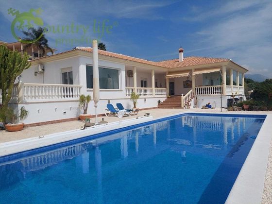 Foto 1 de Casa en venta en Periana de 4 habitaciones con terraza y piscina
