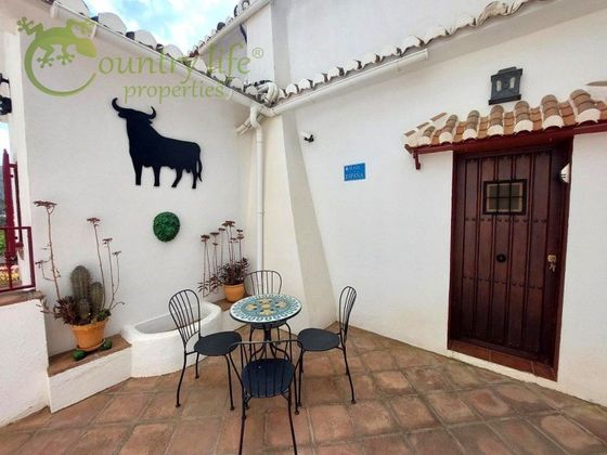 Foto 2 de Local en venta en Alcaucín con terraza y piscina