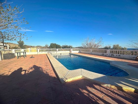 Foto 1 de Casa rural en venda a Villajoyosa ciudad de 3 habitacions amb piscina i jardí