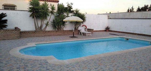 Foto 2 de Xalet en venda a Puerto Real de 4 habitacions amb piscina i garatge
