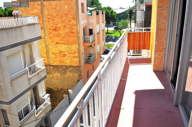Foto 2 de Piso en venta en Centre - Sant Carles de la Ràpita de 3 habitaciones con terraza y balcón