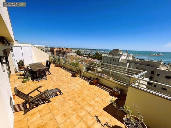 Foto 2 de Àtic en venda a Avinguda Catalunya de 4 habitacions amb terrassa i balcó