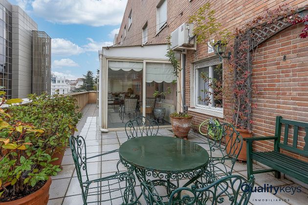 Foto 2 de Venta de piso en Almagro de 5 habitaciones con terraza y garaje