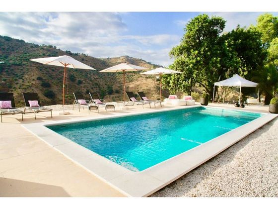 Foto 1 de Xalet en venda a Colmenar de 5 habitacions amb terrassa i piscina
