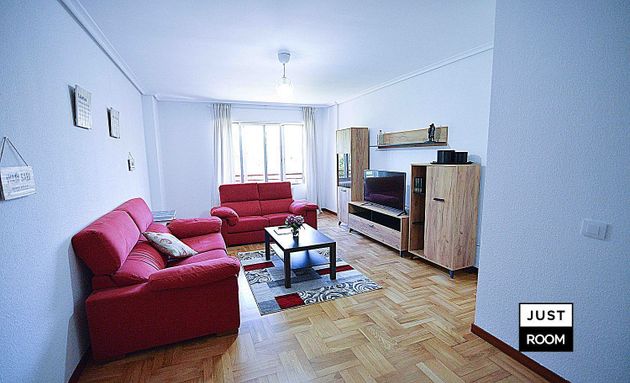 Foto 1 de Alquiler de piso en Universidad - Los Lirios de 4 habitaciones con terraza y muebles