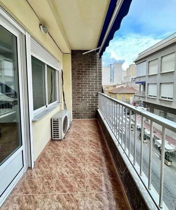 Foto 1 de Pis en venda a Centro - Torrevieja de 4 habitacions amb terrassa i aire acondicionat