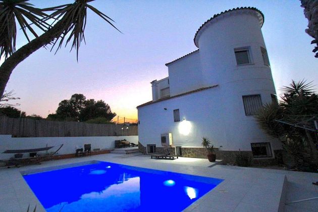 Foto 1 de Casa en venda a Jacarilla de 5 habitacions amb terrassa i piscina