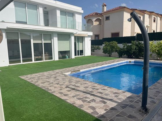 Foto 1 de Xalet en venda a San Fulgencio de 6 habitacions amb terrassa i piscina