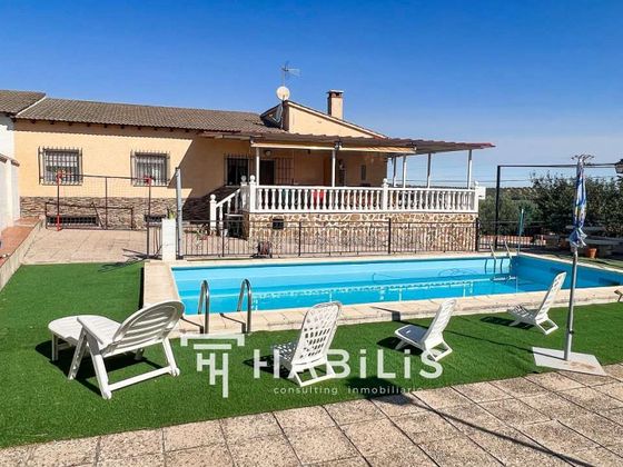Foto 1 de Chalet en venta en Guadamur de 4 habitaciones con terraza y piscina