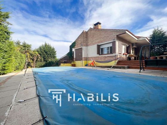 Foto 2 de Venta de casa en Cobisa de 3 habitaciones con terraza y piscina