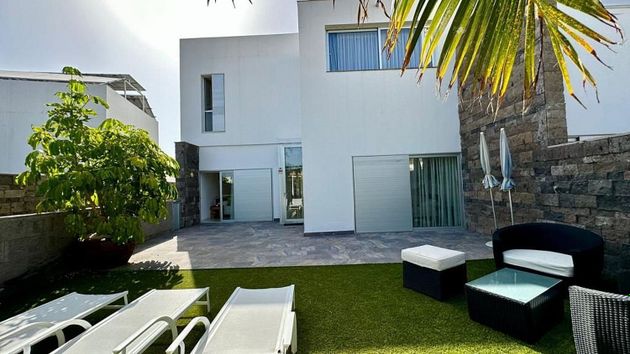 Foto 2 de Venta de chalet en Costa Adeje de 6 habitaciones con terraza y piscina