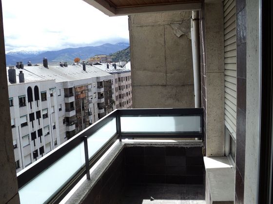 Foto 2 de Pis en venda a avenida Compostilla de 3 habitacions amb terrassa i calefacció