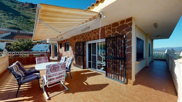 Foto 1 de Venta de chalet en Los Monasterios-Alfinach de 6 habitaciones con terraza y piscina