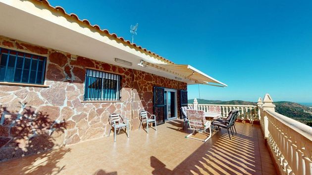 Foto 2 de Venta de chalet en Los Monasterios-Alfinach de 6 habitaciones con terraza y piscina