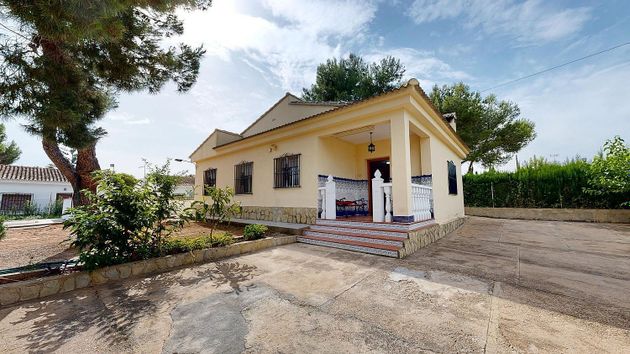 Foto 1 de Chalet en venta en Calicanto - Cumbres de Calicanto - Santo Domingo de 4 habitaciones con terraza y jardín