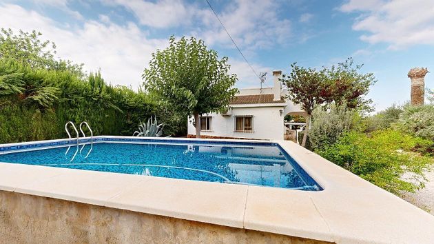 Foto 1 de Venta de chalet en Vilamarxant de 3 habitaciones con terraza y piscina
