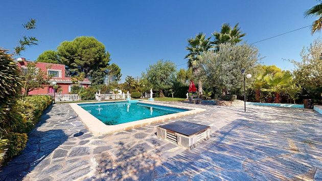 Foto 2 de Xalet en venda a Pedralba de 7 habitacions amb piscina i calefacció