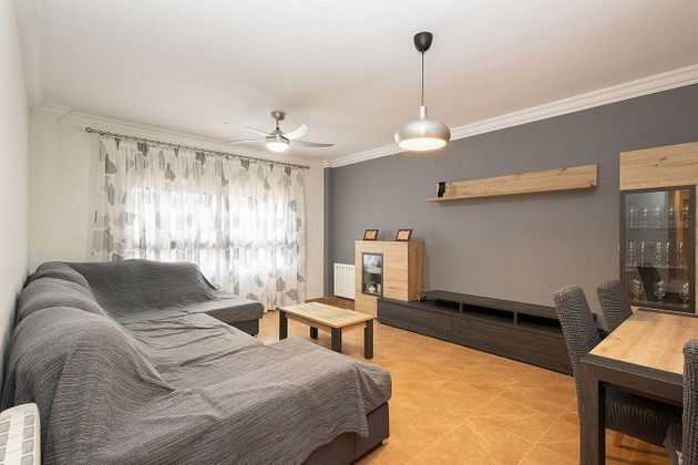Foto 1 de Venta de piso en Serra de 3 habitaciones con terraza y aire acondicionado