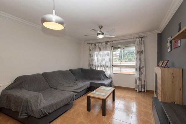 Foto 2 de Pis en venda a Serra de 3 habitacions amb terrassa i aire acondicionat