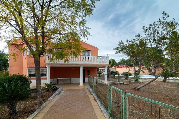 Foto 1 de Xalet en venda a Olocau de 6 habitacions amb terrassa i piscina