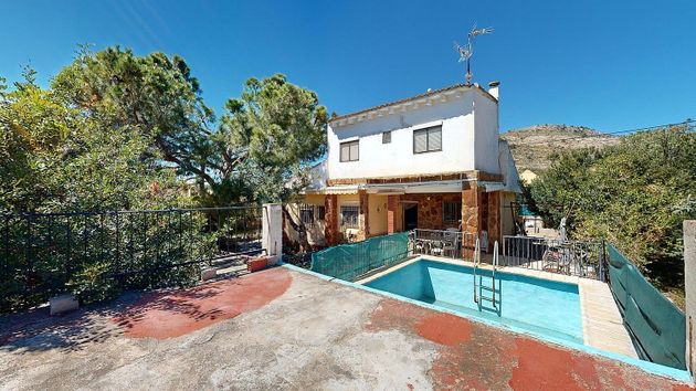 Foto 2 de Xalet en venda a Santa Bárbara de 6 habitacions amb terrassa i piscina