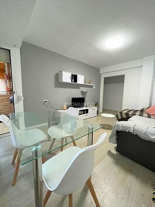 Foto 2 de Alquiler de piso en Juan Carlos I de 3 habitaciones con muebles