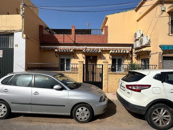 Foto 1 de Casa en venda a Carlos Haya de 3 habitacions amb terrassa i garatge