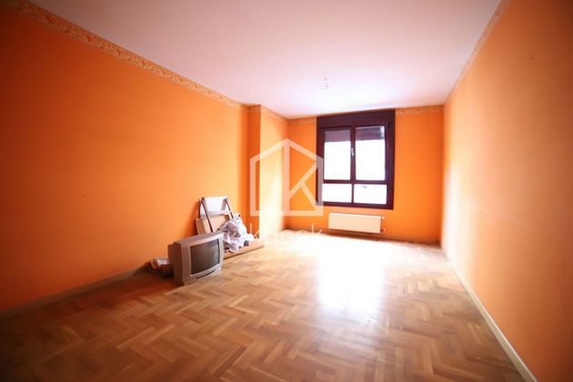 Foto 2 de Pis en venda a calle Mieres de 2 habitacions amb terrassa i calefacció