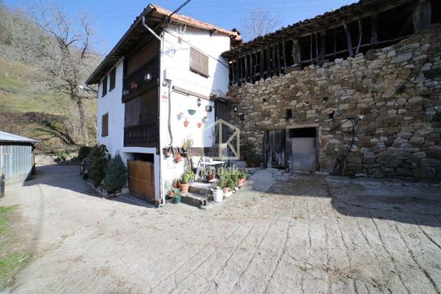Foto 1 de Venta de casa rural en calle Aldea Pielgos de 3 habitaciones con terraza y jardín