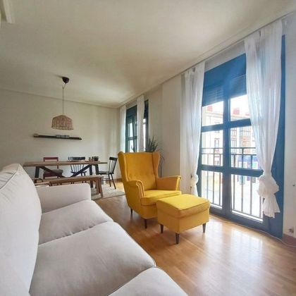 Foto 2 de Alquiler de piso en Cimadevilla de 2 habitaciones con muebles y calefacción