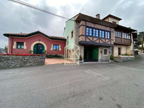 Foto 1 de Casa adossada en venda a calle De Colunga de 3 habitacions amb terrassa i jardí