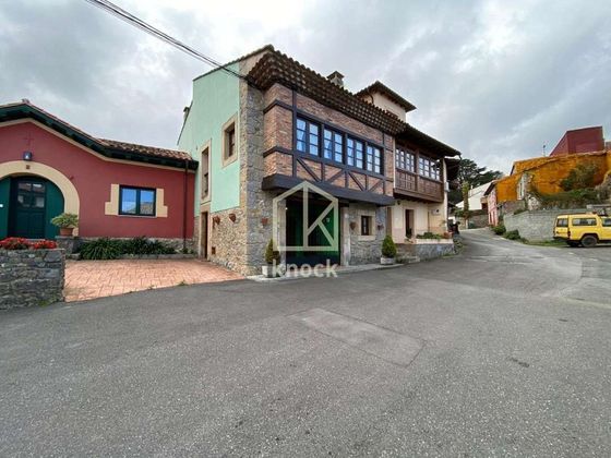 Foto 2 de Casa adossada en venda a calle De Colunga de 3 habitacions amb terrassa i jardí