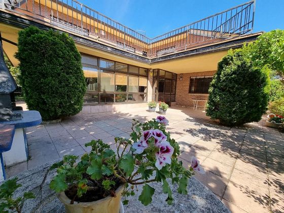 Foto 1 de Casa en venda a Revillarruz de 5 habitacions amb terrassa i piscina