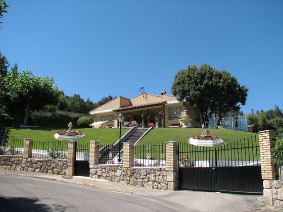 Foto 1 de Casa en venta en Revillarruz de 2 habitaciones con terraza y piscina
