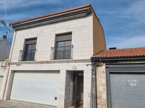 Foto 1 de Casa en venta en Quintanilla Vivar de 3 habitaciones con terraza y garaje
