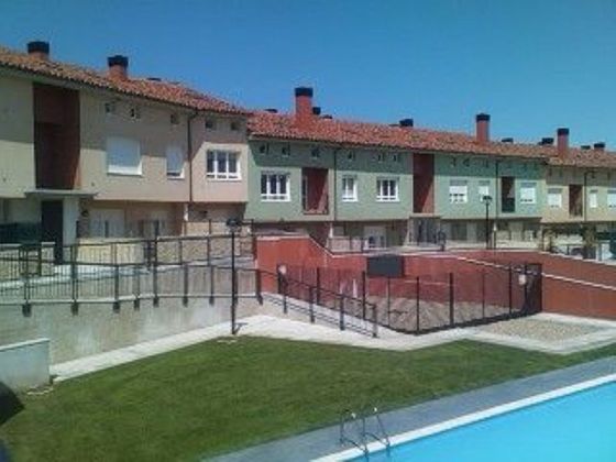 Foto 2 de Piso en venta en Cogollos de 3 habitaciones con terraza y piscina