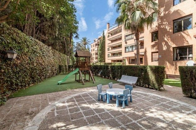 Foto 2 de Piso en venta en plaza De Los Campos de 5 habitaciones con piscina y garaje