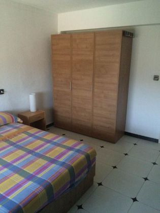 Foto 2 de Piso en venta en Angustias - Chana - Encina de 3 habitaciones con aire acondicionado y ascensor