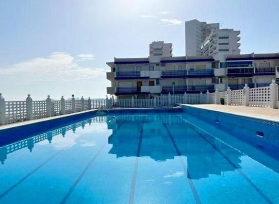Foto 1 de Piso en venta en Zona Entremares de 1 habitación con terraza y piscina