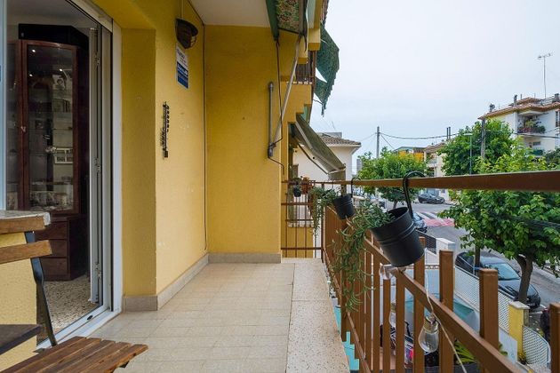 Foto 2 de Piso en venta en Montgat de 4 habitaciones con terraza y piscina