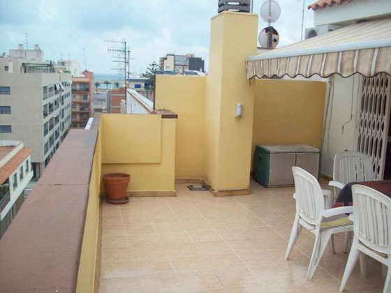 Foto 2 de Venta de piso en calle De Francisco Pizarro de 3 habitaciones con terraza y aire acondicionado