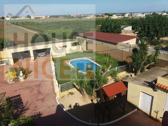 Foto 1 de Casa en venta en calle Del Riu de 5 habitaciones con terraza y piscina