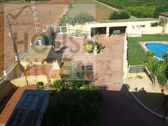 Foto 2 de Casa en venta en calle Del Riu de 5 habitaciones con terraza y piscina