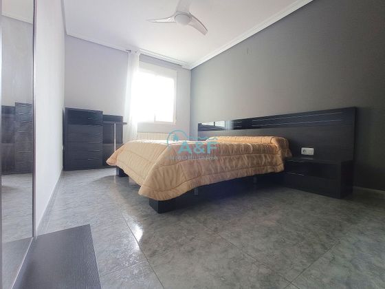 Foto 2 de Piso en alquiler en Casco Urbano de 3 habitaciones con terraza y muebles