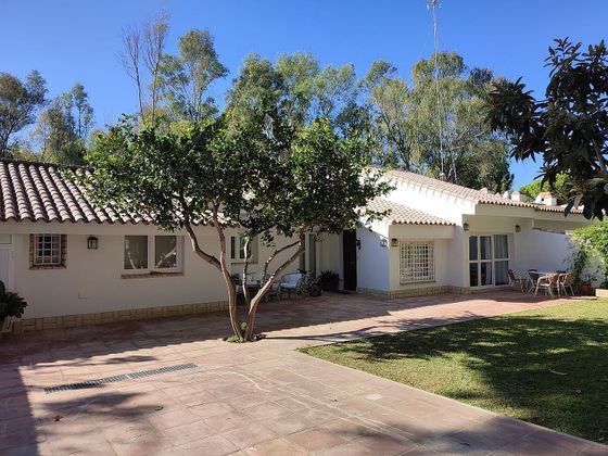 Foto 1 de Alquiler de chalet en Vistahermosa  - Fuentebravía de 5 habitaciones con piscina y jardín