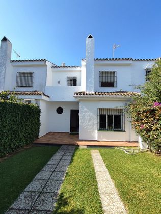 Foto 1 de Casa adossada en lloguer a Vistahermosa  - Fuentebravía de 4 habitacions amb jardí i mobles