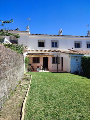 Foto 2 de Casa adossada en lloguer a Vistahermosa  - Fuentebravía de 4 habitacions amb jardí i mobles