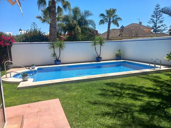 Foto 2 de Alquiler de chalet en Vistahermosa  - Fuentebravía de 4 habitaciones con piscina y jardín