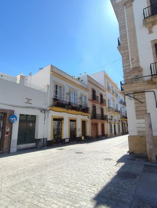 Foto 2 de Alquiler de ático en Centro - Puerto de Santa María (El) de 2 habitaciones con terraza y muebles